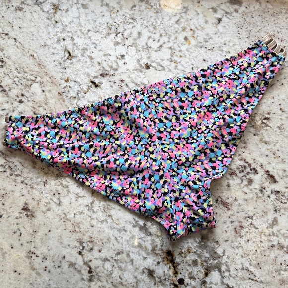 VS Bikini Bottoms - Picture 2 of 2